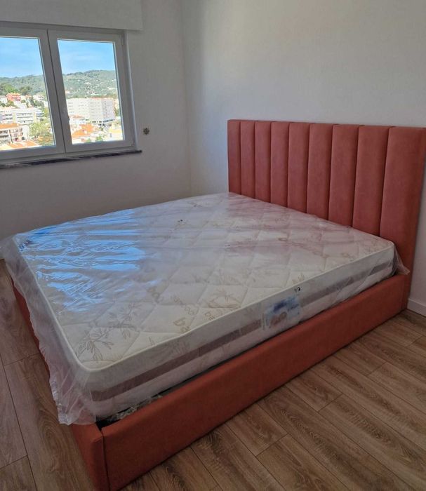 Camas De Casal Estofadas ALTA GAMA - MODELO GOMOS - Top de Gama 190x140m Estrado Incluído!!