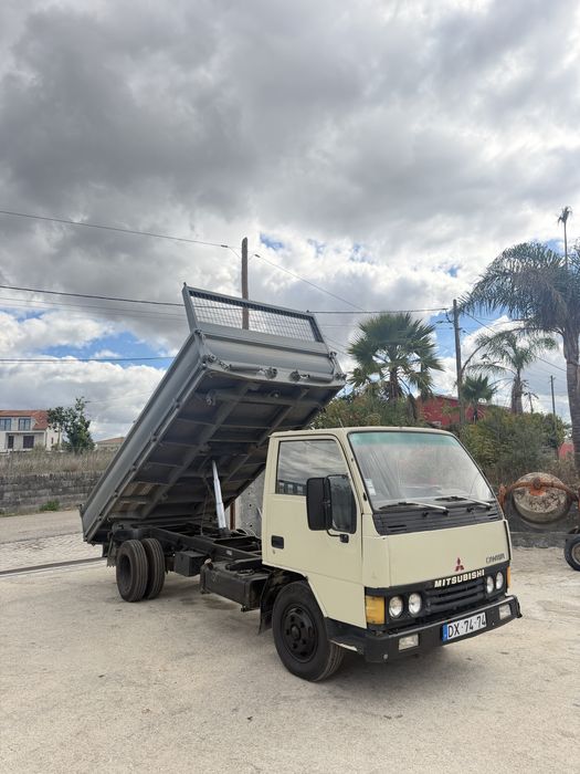 Mitsubishi Canter ligeira Tribasculante