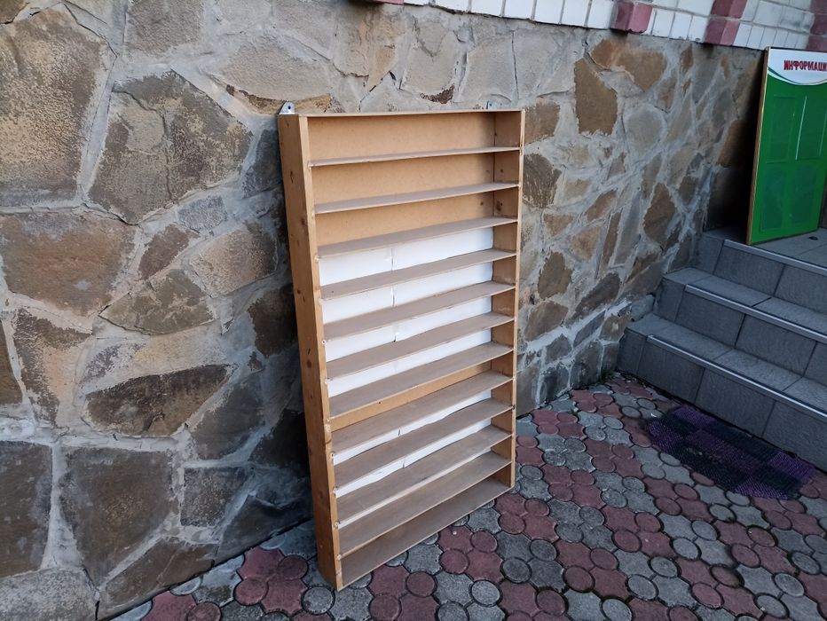 Полочки для продажи и презентации товара