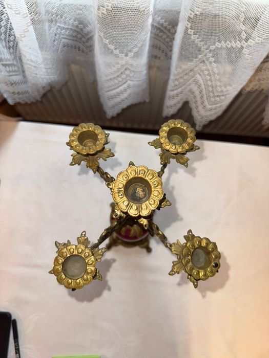 Zabytkowy świecznik z mosiądzu