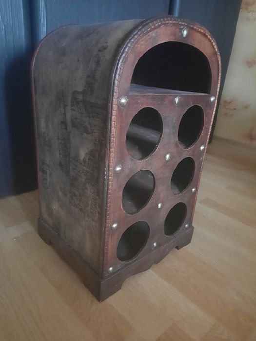 Винный шкаф. Подставка под бутылки. Бар для вина. Винна шафа.