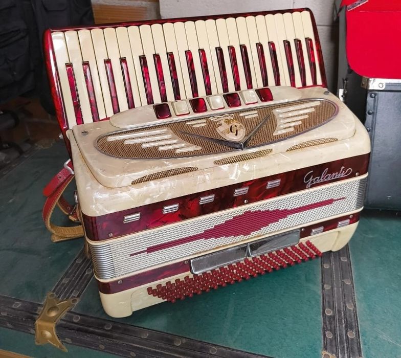 Galanti Acordeão Italiano à 3a voz - som excelente | pronto a tocar com oferta de mala