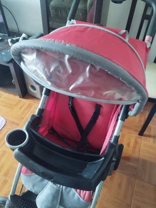 Carrinho de bebê em bom estado