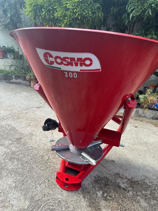 Vendo espalhador de adubo e sementes. Completamente novo, nunca trabalhou