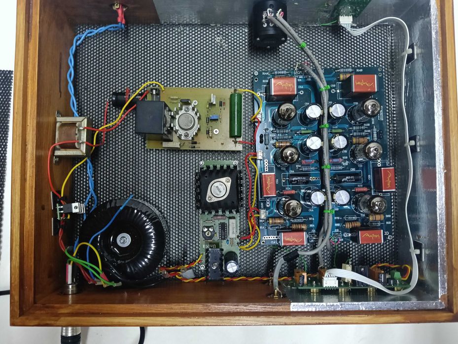 Pre-amplificador a valvulas caseiro