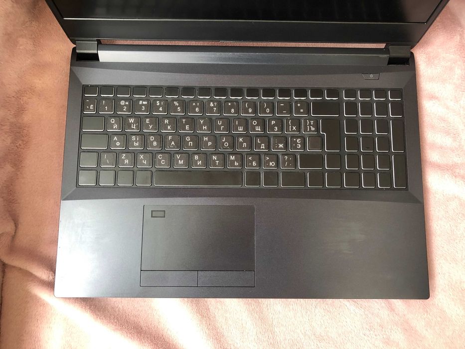 XMG APEX 15 на десктопном Ryzen 9 3900x Ram 64GB Nvidia 2070 NVME 1024Gb SATA3 128GB