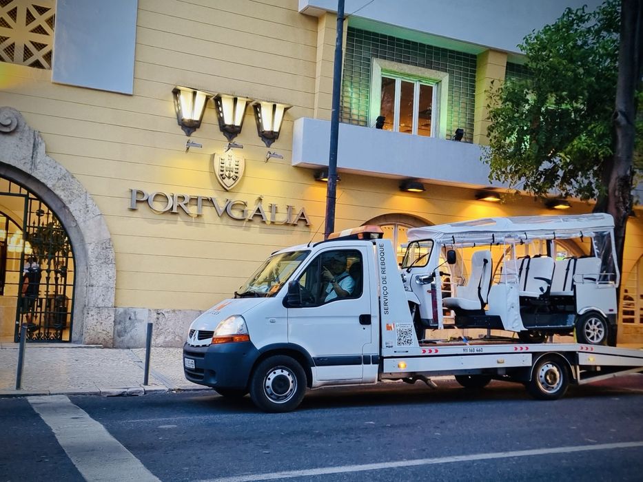 Serviços de reboque, transporte, pronto socorro, reboque