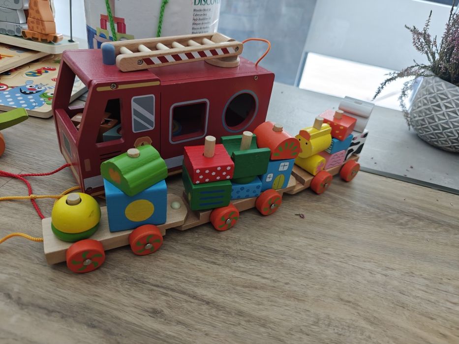 Drewniane zabawki edukacyjne