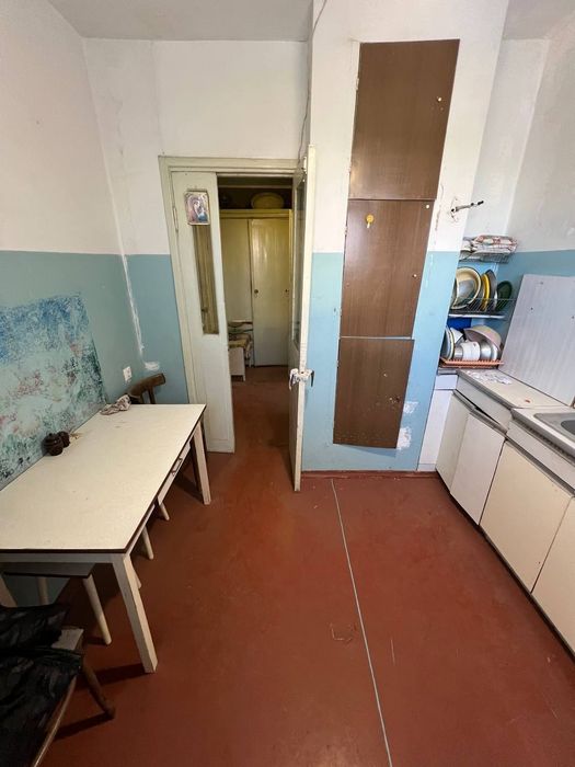 Продаётся 4-комнатная квартира под ремонт, Черноморск.