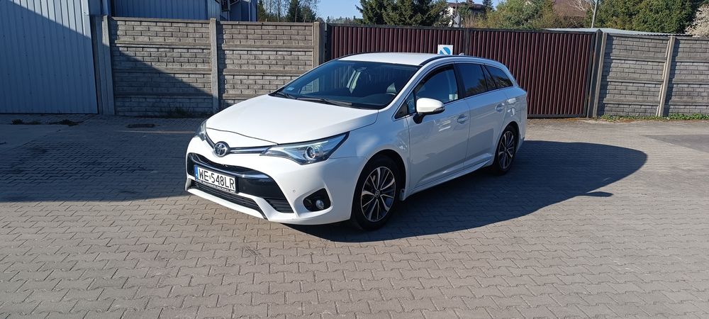 Toyota Avensis  1.8 LPG Biała Perła