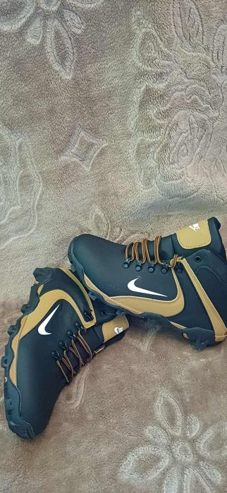 Nowe zimowe buty męskie