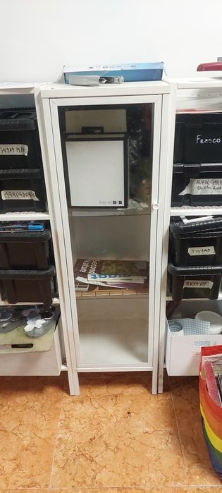 Conjunto de estante e vitrine metal Ikea