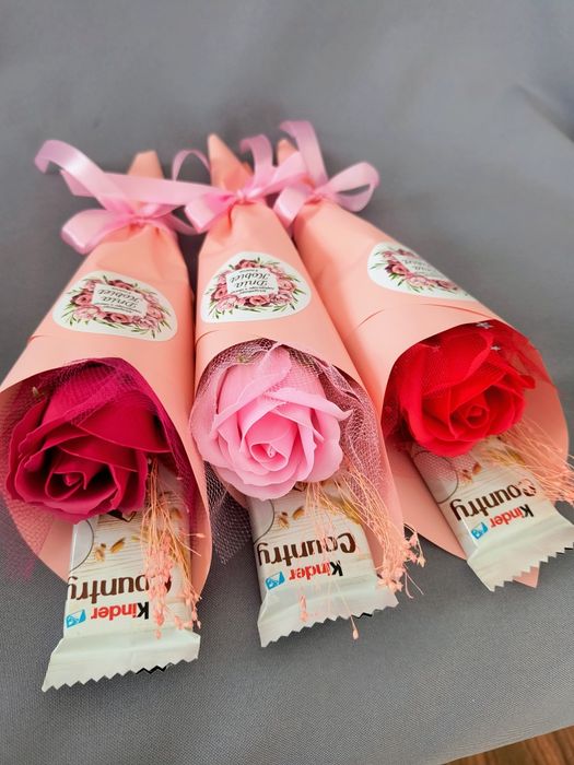 Pojedyncze różyczki Dzień Kobiet