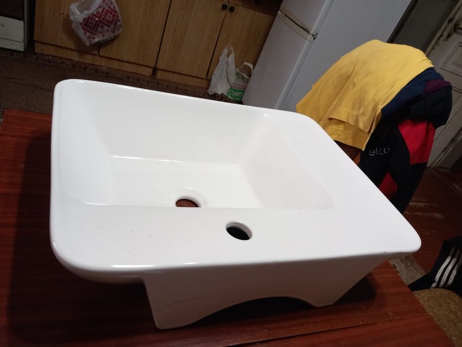 Умивальник Agnes.  Польща