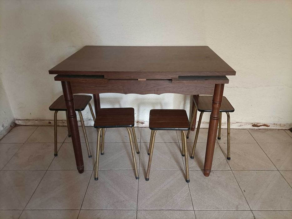 Mesa de cozinha/refeição expansível com 4 bancos