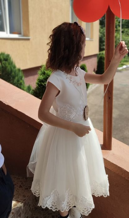 Випускна біла сукня