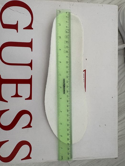 Кросівки Guess 41 р.