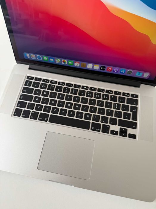 MacBook Pro Retina 15" Late 2013 i7 2.3GHz 16GB NVIDIA + Carregador + Mala