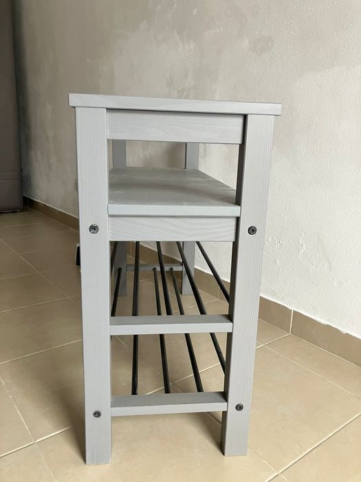 Sapateira em bom estado