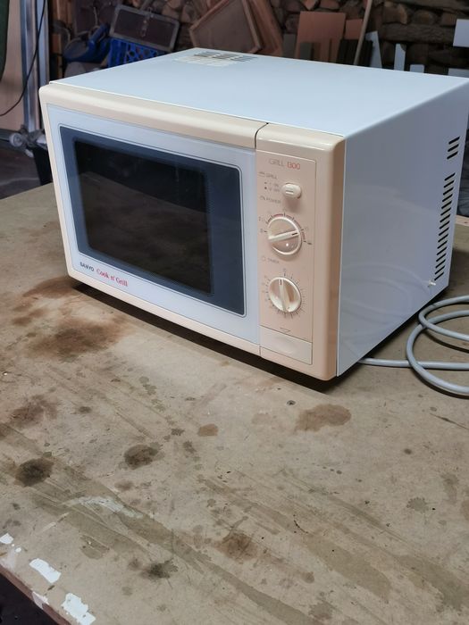Microondas da marca SANYO