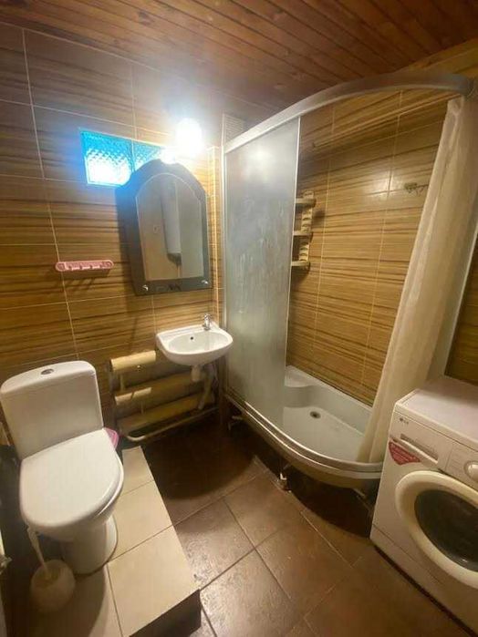 Продаж будинку , вулиця Саєнка , всі зручності .