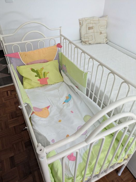 Berço bebé + colchão + roupa de cama