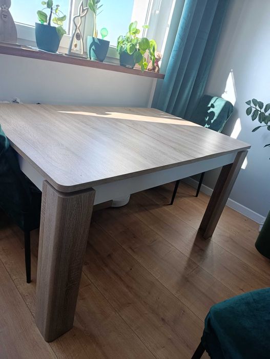 Rozkładany stół do salonu/ jadalni
