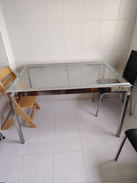 Mesa de vidro extensível do Ikea