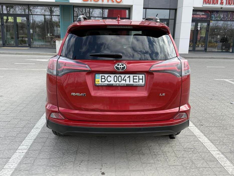 Toyota RAV4 2017 рік