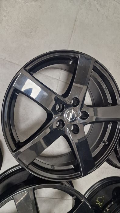 Felgi Alutec Opel Insignia 5x115 7.5J ET41 18" 4 sztuki