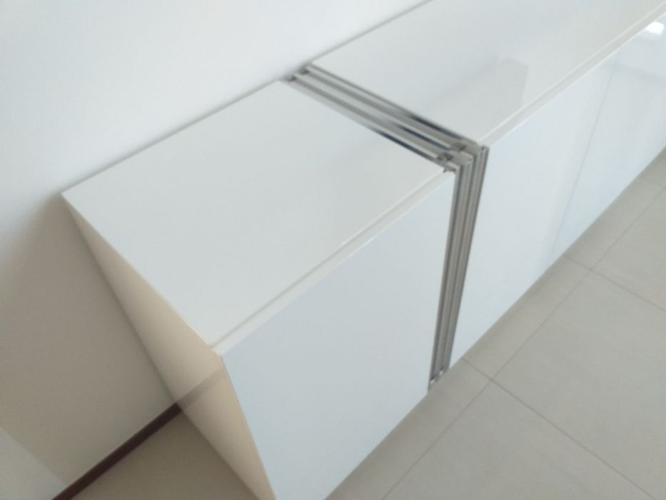 Aparador Branco Alto Brilho e Inox Polido