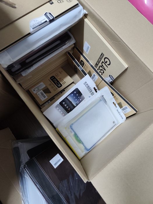 Etui i szkła hartowane do telefonów i tabletów 1500 sztuk NOWE