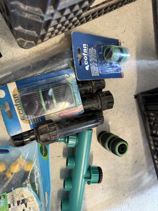 Vario material de rega para jardim