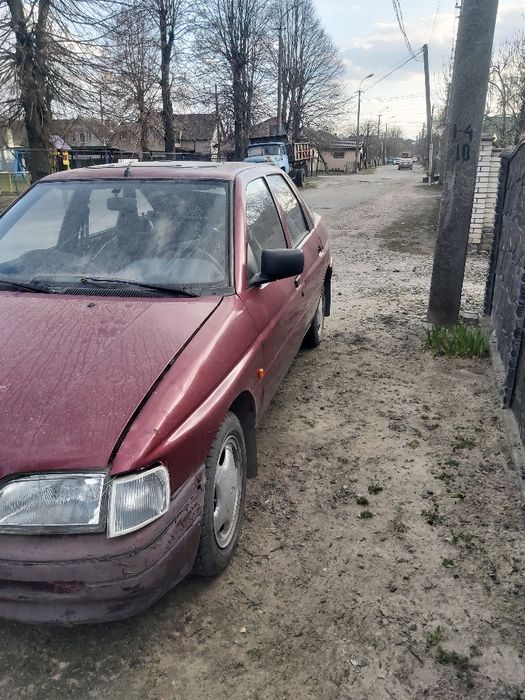 Форд,ескорд 1991 рік 1.4 бензин,машина заводиться