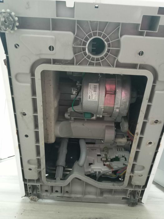 Стиральная машина Zanussi ZWQ61015WA