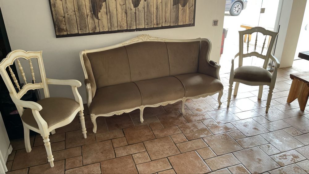 Sofa antigo com talha