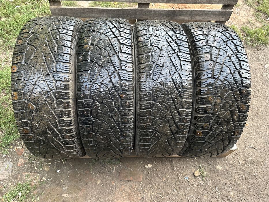 Шини зима шиповані 225/70 R15c Nokian резина ідеальна