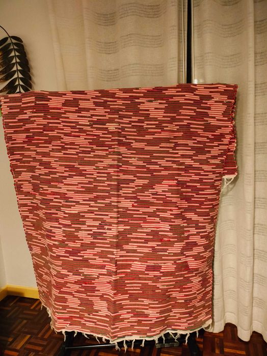 Carpete artesanal. 1,90cmx1,25cm.