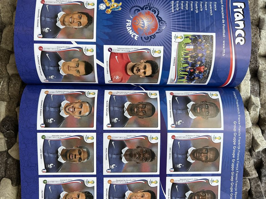 Livro com todas as cadernetas dos Mundiais de Futebol desde 1970 a 2026