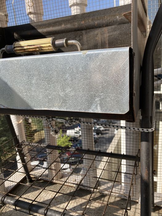 Barbecue a carvão com tampa em inox para abafar carvão