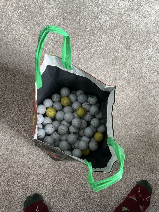 Sprzedam 125 pileczek golfowych