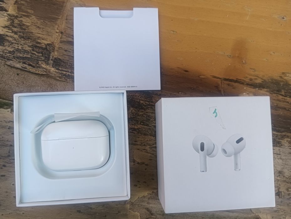 Vendo AirPods, auriculares sem fio novo, não é original