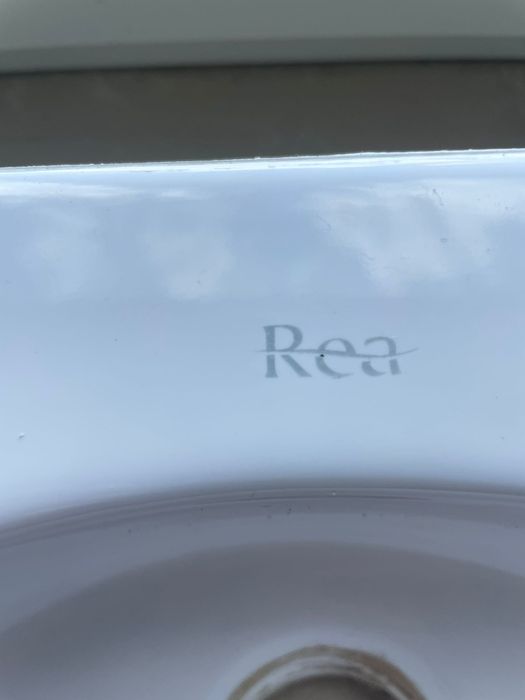 Mała umywalka slim biała do WC REA 30 cm x 20 cm idealna