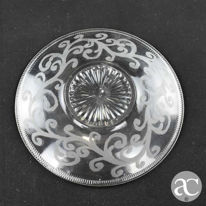 Copo com pires em vidro gravado