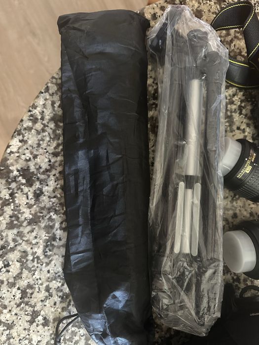 Nikon D3400 + 2 Lentes + Bolsa e Tripé + Carregador + Bateria