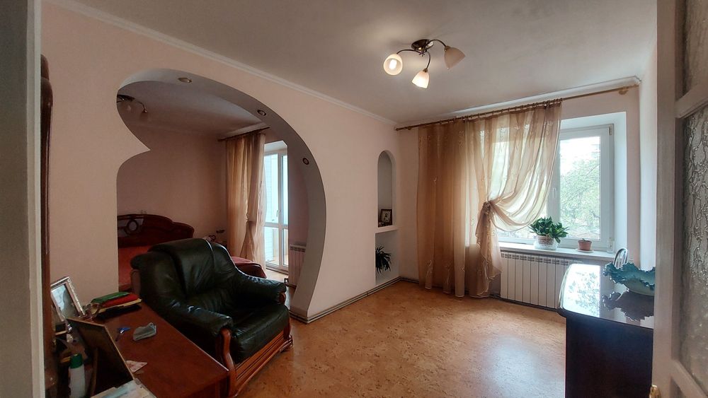 Продам 4-кімнатну квартиру. Вул.Грецька,14.
