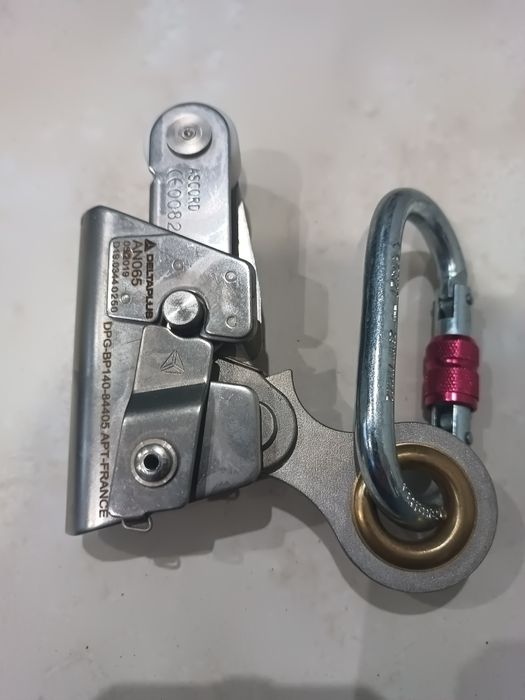 Urządzenie zamozaciskowe na linę  ASCORD AN065 DELTA PLUS NOWE