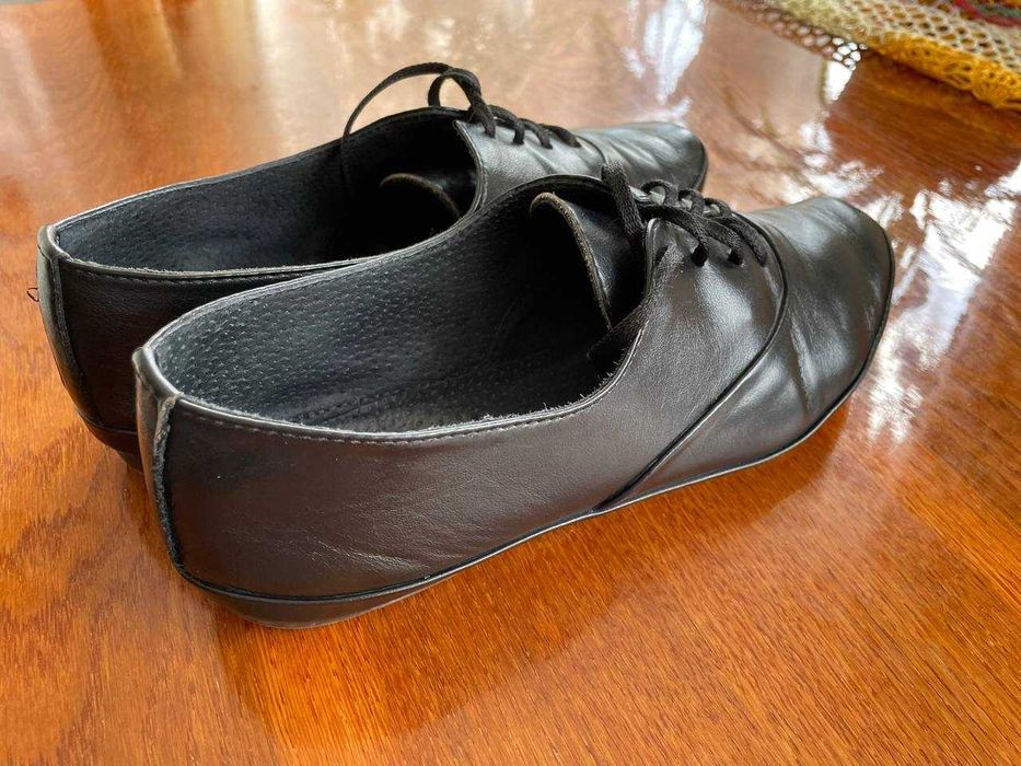 Продам шкіряні туфлі чорні 38 розміру