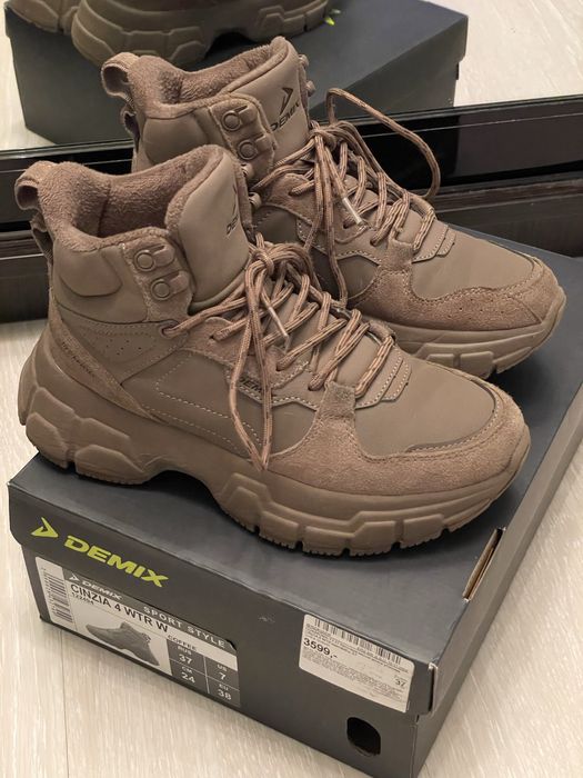 Кросівки жіночі Demix, 37 розмір