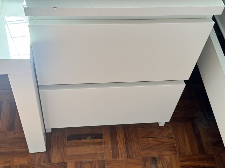 2 Mesas de cabeceira